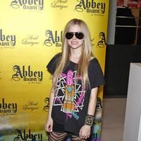 Avril Lavigne hosts a meet and greet at the Abbey Dawn | Picture 63996